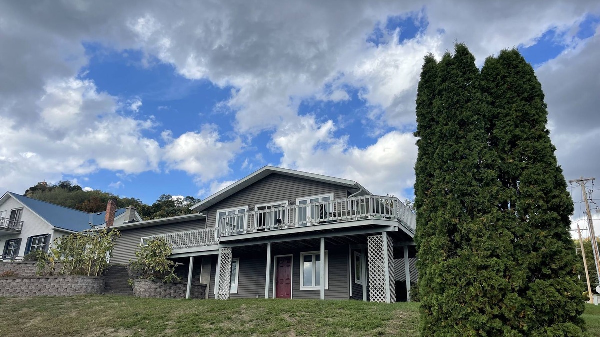 Trempealeau House | A fully remodeled home overlooking Mississippi River in a charming river town!