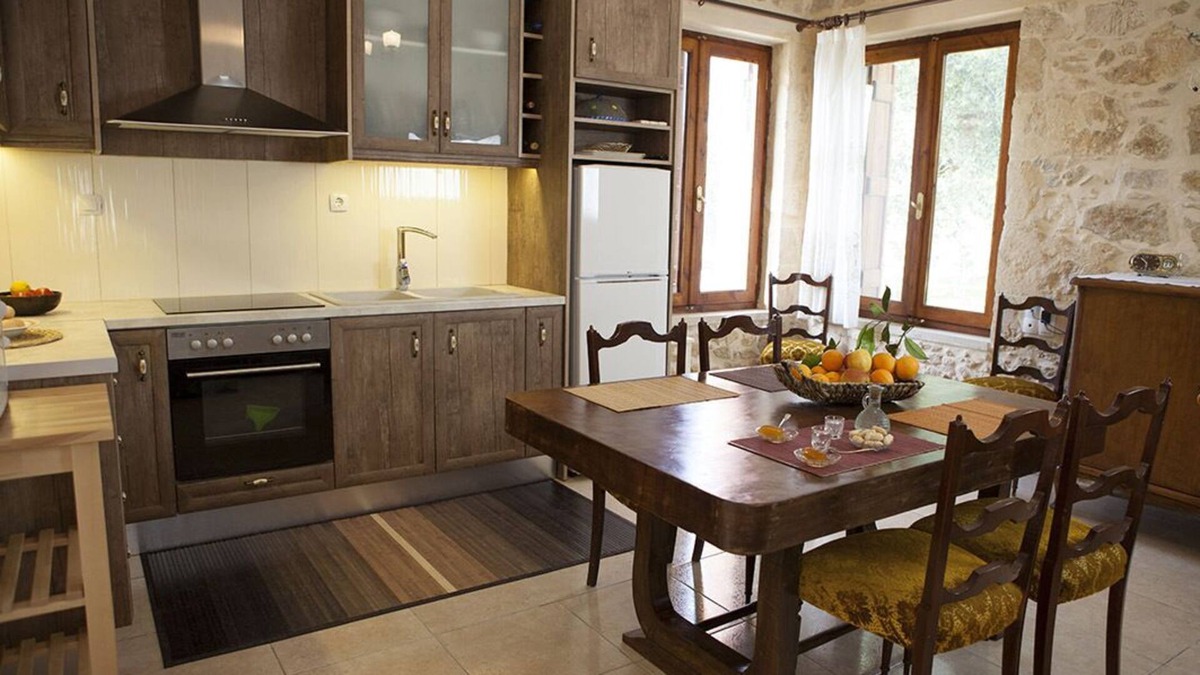 Drapanias Cottage | A fully renovated stone-built house of 1900.