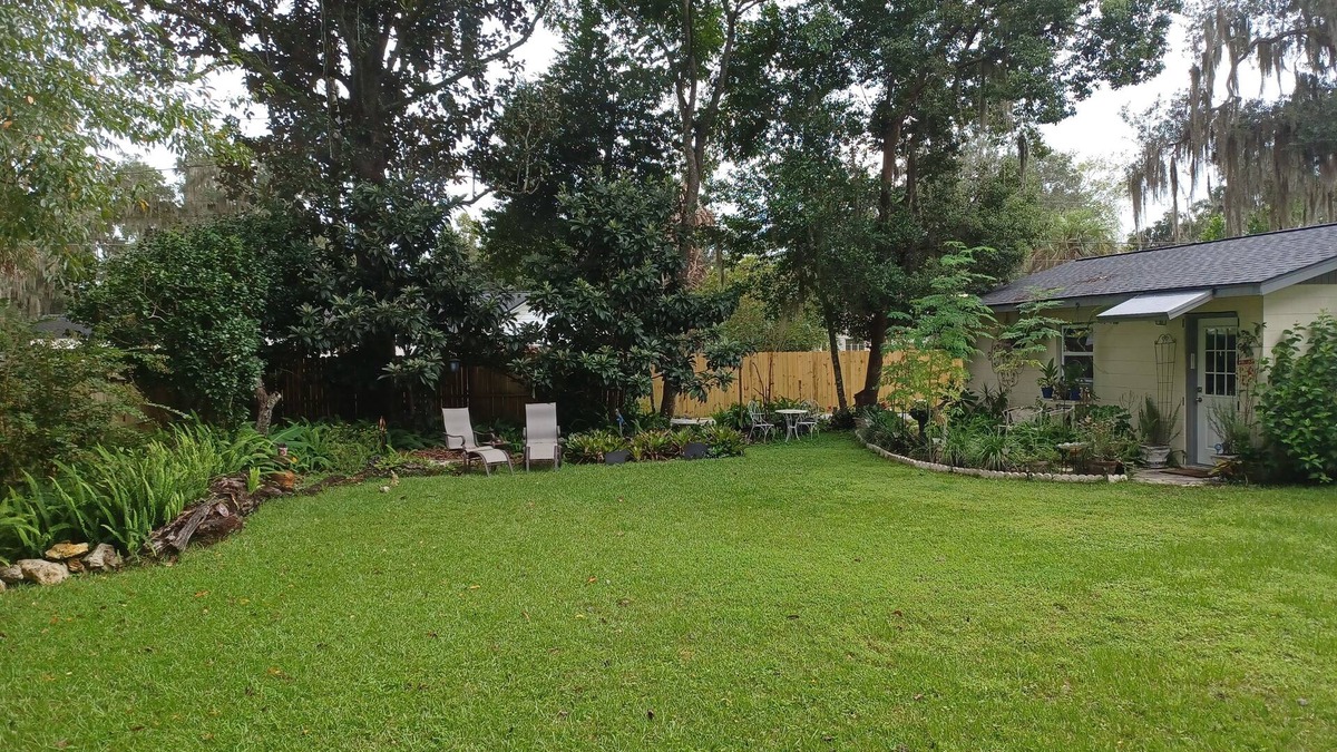 Fort King District Cottage | A GARDEN COTTAGE in the City !