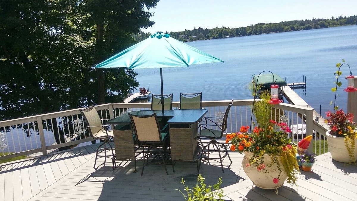 Duluth House | A Gem of a lake home on Gorgeous Pike Lake 15 Minutes From The Duluth Harbor