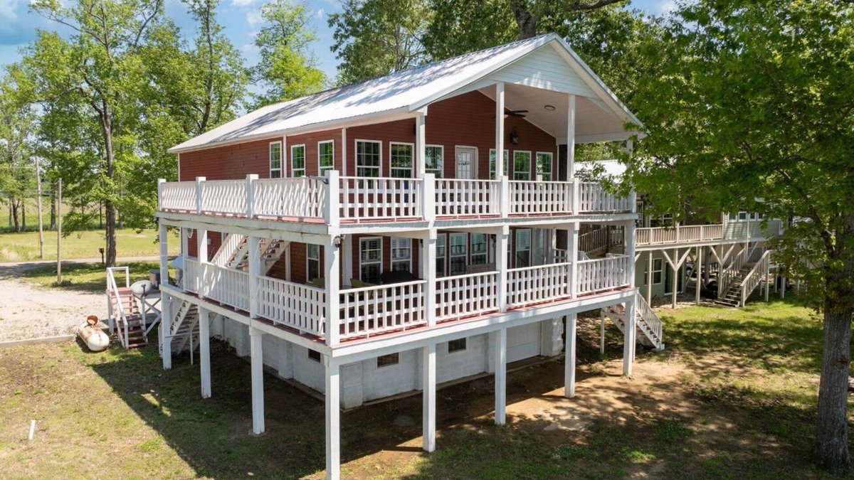 Morris Chapel House | A Gem on the Beautiful Tennessee River: Perfect for gatherings and Retreats