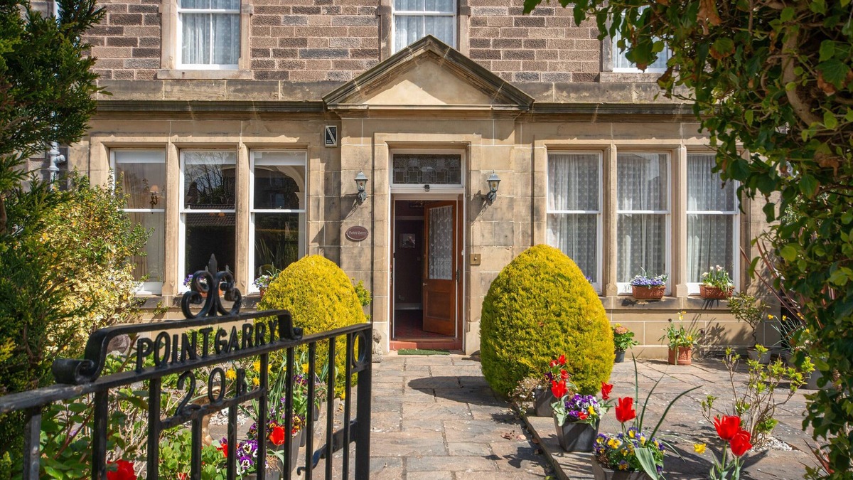North Berwick House | A generous, elegant front-line Victorian property with stunning sea, golf & offshore island views.