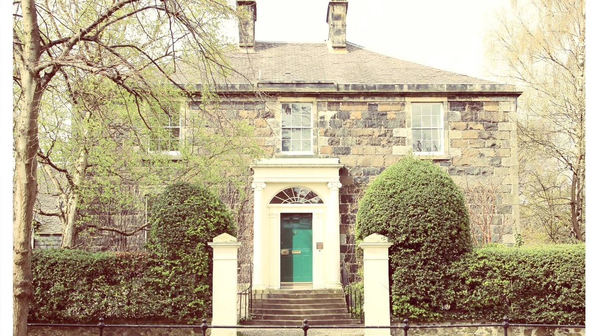 Stirling House | A Georgian Masterpiece Steps from Stirling