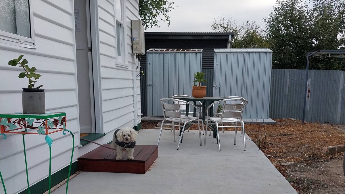 Willaura House | A getaway near the Grampians. Brides & group bookings welcome! Pet friendly.