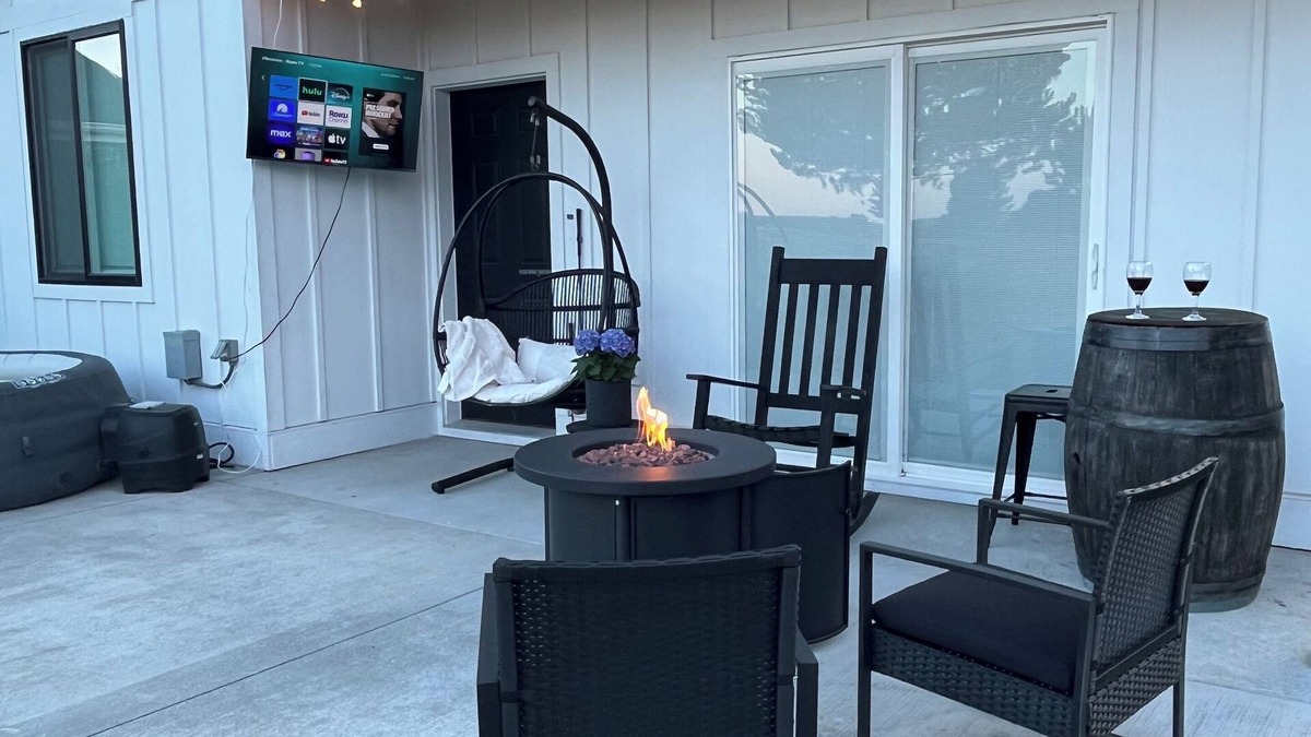 Stratford House | A getaway you need with some golf & lake