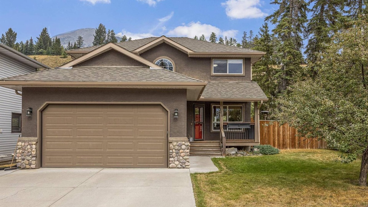 Cougar Creek House | A GORGEOUS DETACHED FAMILY HOME ON THE SUNNY SIDE OF CANMORE!n