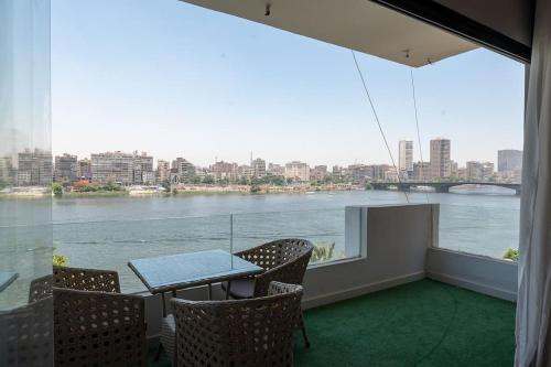 Al Manial Apartment | A Great Nile View Apartment - 3