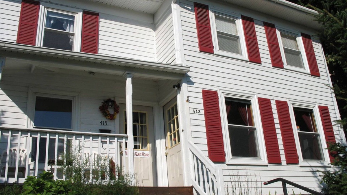 Watkins Glen House | A great space in Downtown WG for your large group gatherings or family reunions.