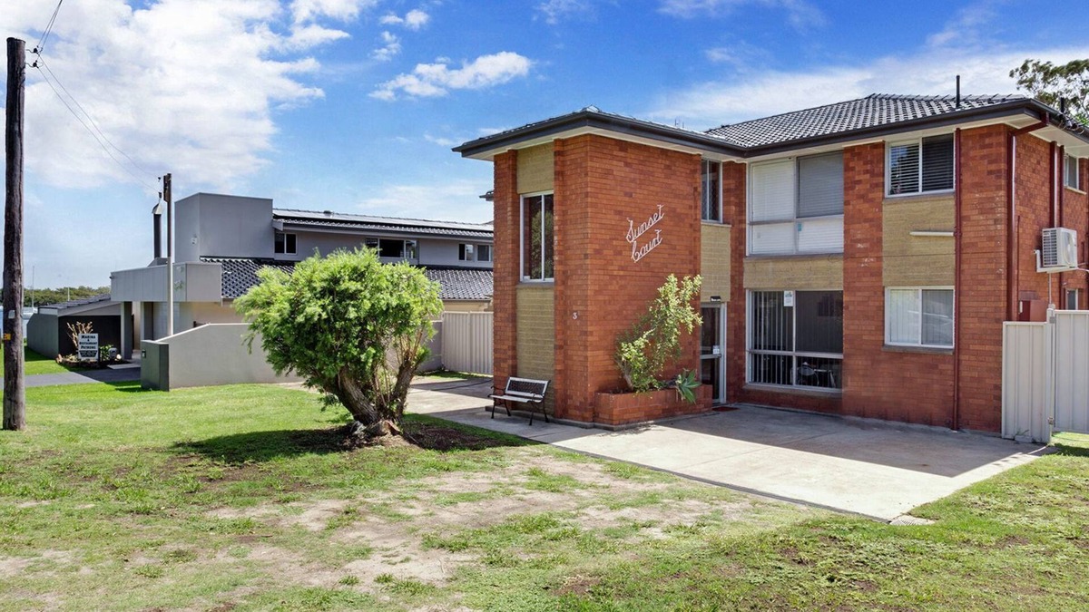 Soldiers Point Apartment | A ground floor unit, just 20m from the water