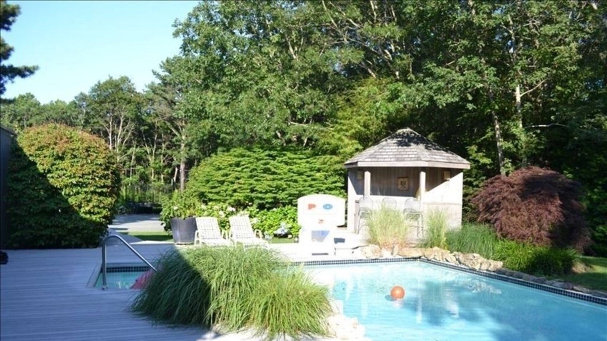 Quogue House | A Hamptons gem, Near the Beach!