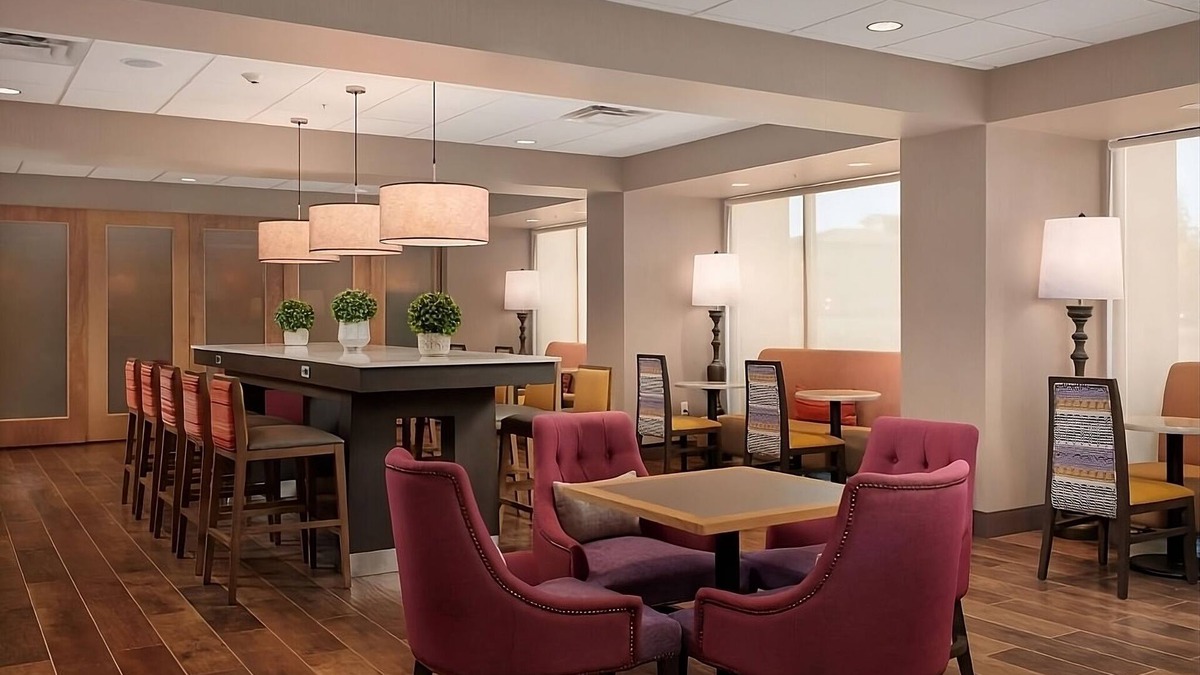 Sherwood - Tualatin North Hotel | A Hideaway in Oregon! Indoor Pool, Free Breakfast, Free Parking, Pets Allowed!
