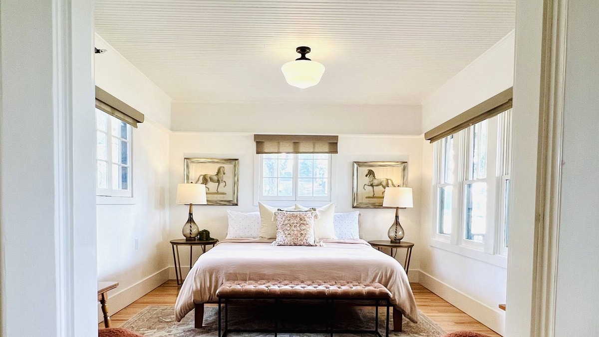 Sisters Cottage | A Historic Inn, right in Downtown Sisters!The whole town at your doorstep