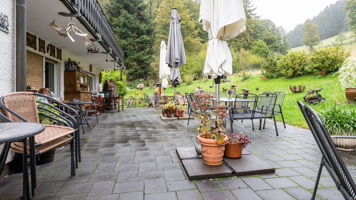 Oberveischede Apartment | A holiday home for 2 persons in a deer park