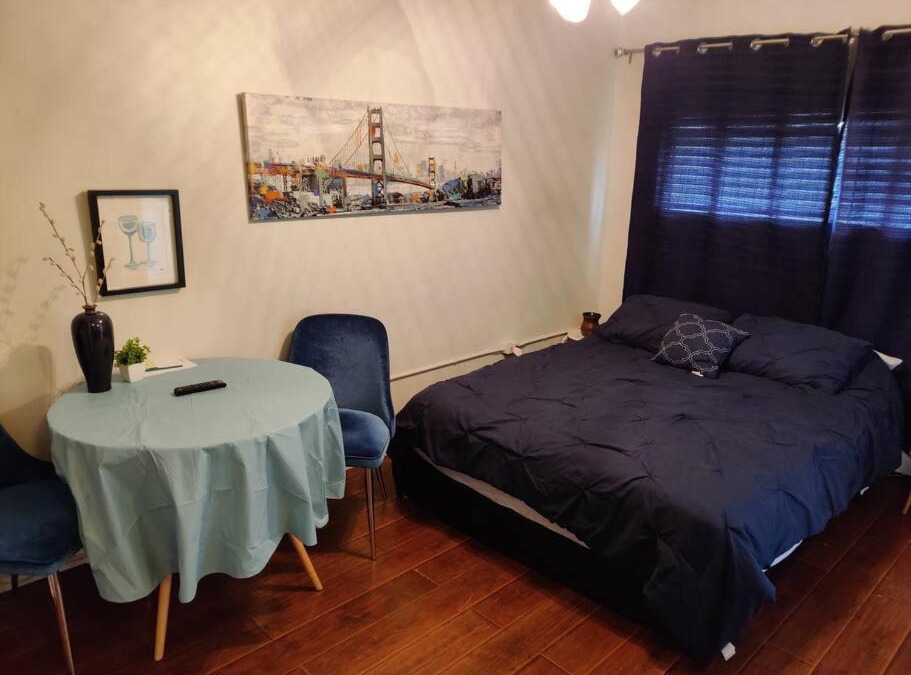 Regina Apartment | A Home Away - 1 Bedroom Bachelor Suite - Great Downtown Regina!!