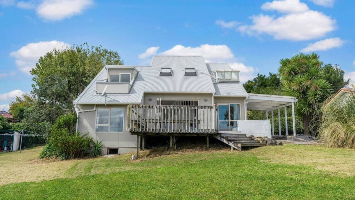 Clover Park House | A Home away from Home | WiFi | Netflix | w/Parking