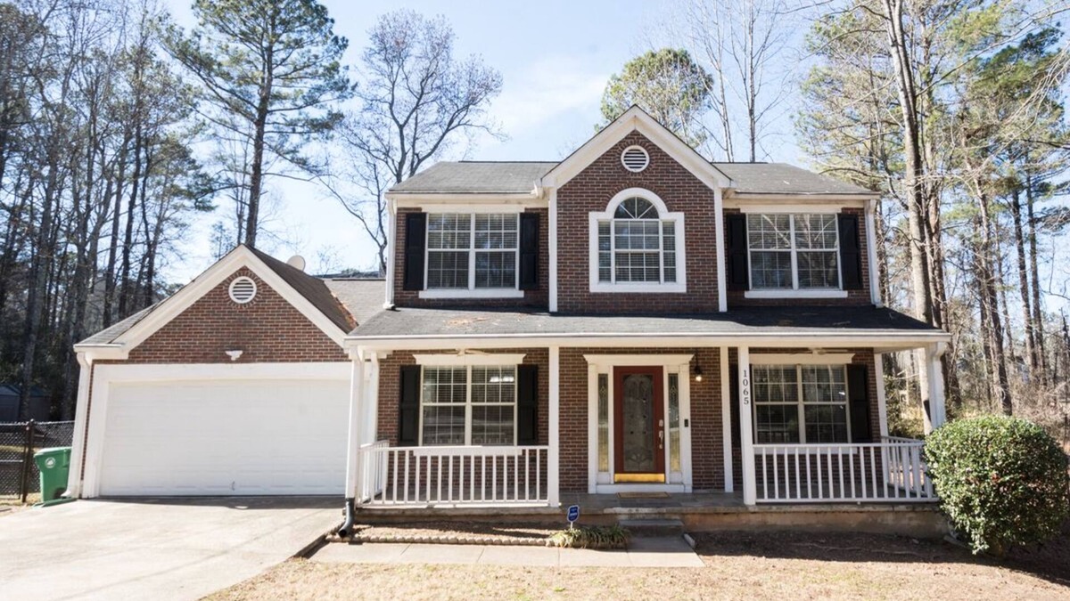 Lithonia House | A home away from home close to Stone Mountain Park, Decatur and Atlanta.