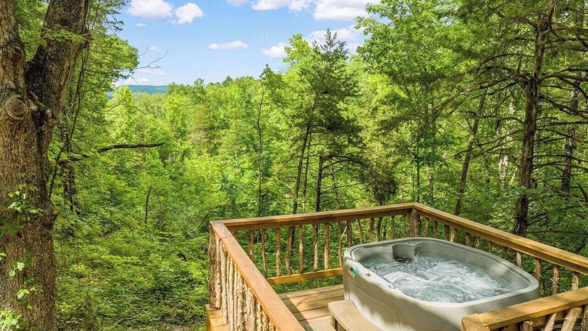 Jasper House | A Hot Tub Tower & Private Bungalow In Parthenon