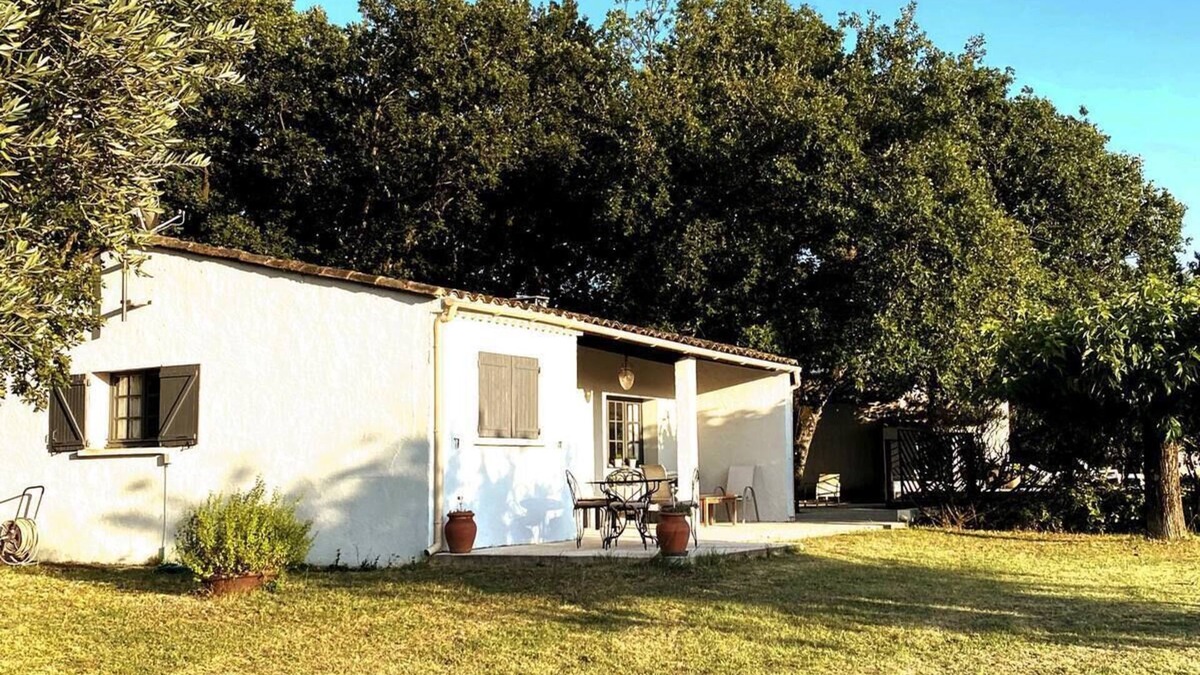 La Begude-de-Mazenc House | A house among the oaks with a swimming pool.