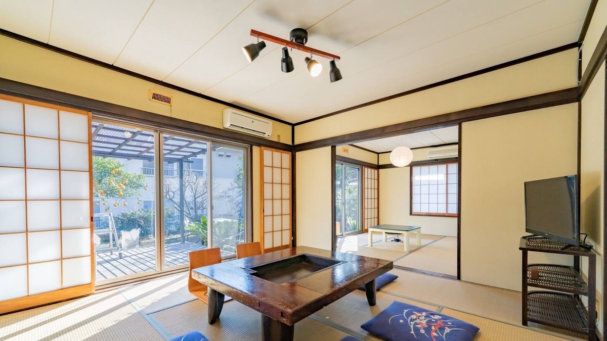 Yugawara House | A house with a spacious garden and a wooden deck / Ashigarashimo-gun Kanagawa