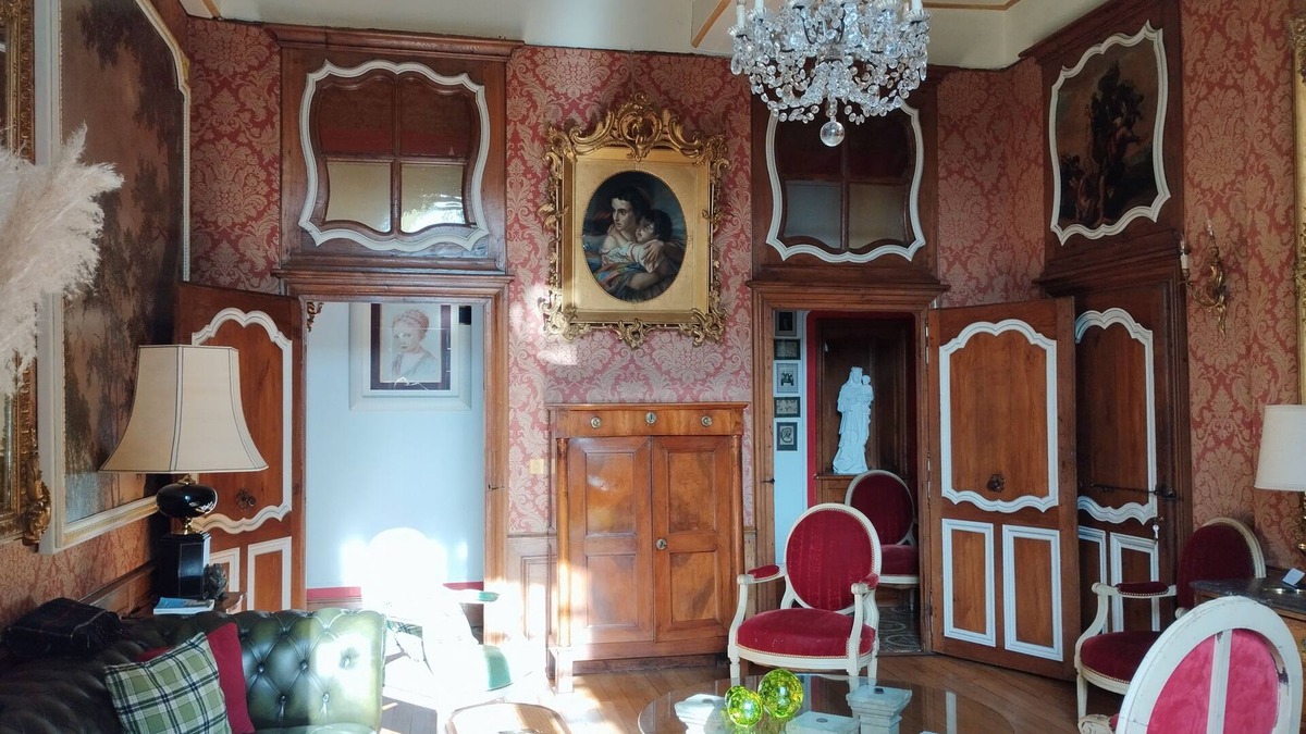 Chalon-sur-Saone Apartment | A journey through time in the heart of the city