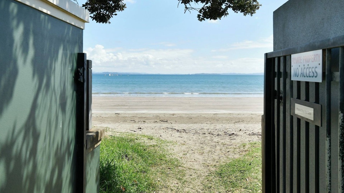 Manly House | A Kiwi beachside holiday a couple of minutes walk to the sand .