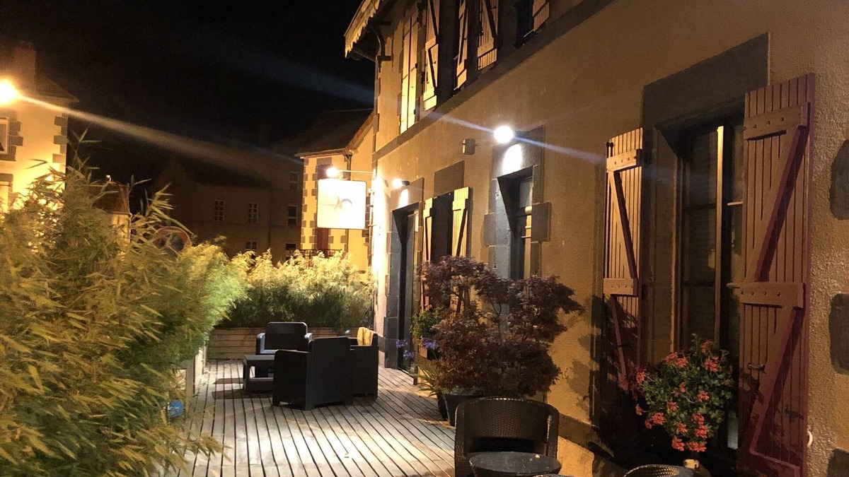Charbonnieres-les-Vieilles Bed & Breakfast | A l'Aube des Volcans