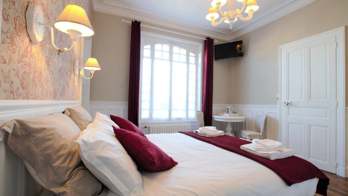Sainte-Savine Bed & Breakfast | A l'Aube de Troyes - Charming Bed and Breakfast - Swimming pool