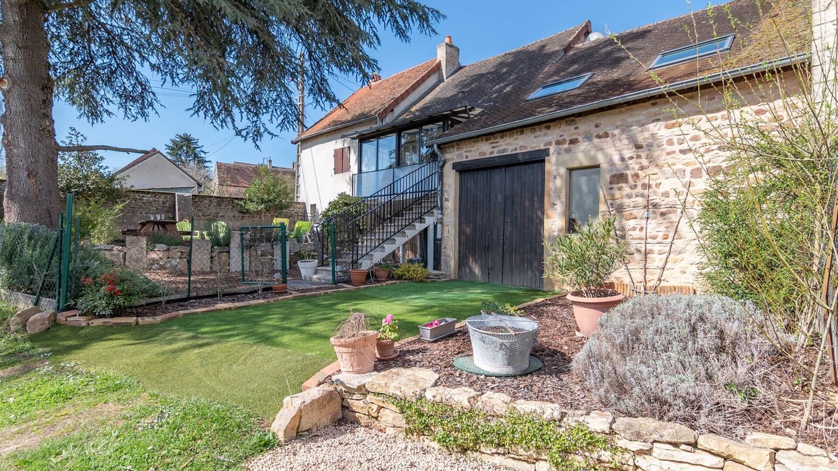 Collonge-en-Charollais House | A l'Ombre du Cèdre - Grand Jardin