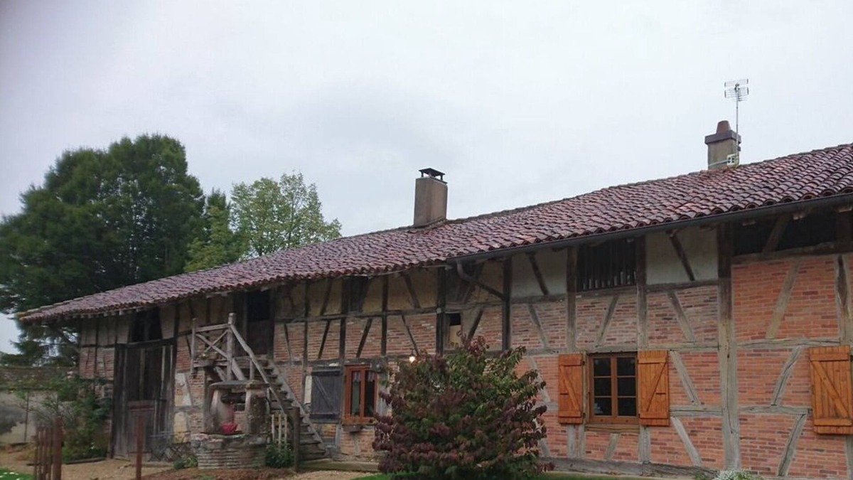 Curciat-Dongalon House | A La Poularde