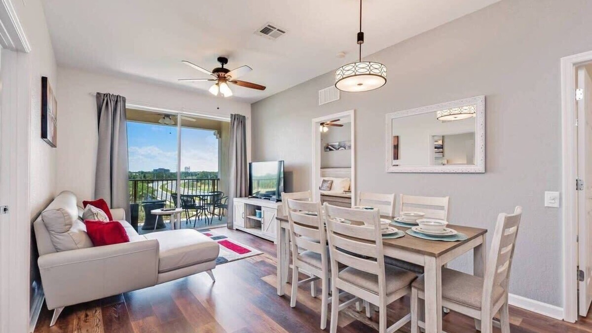 Florida Central Atlantic Coast Apartment | A Lake View Top Floor Condo! Sparkling & Modern