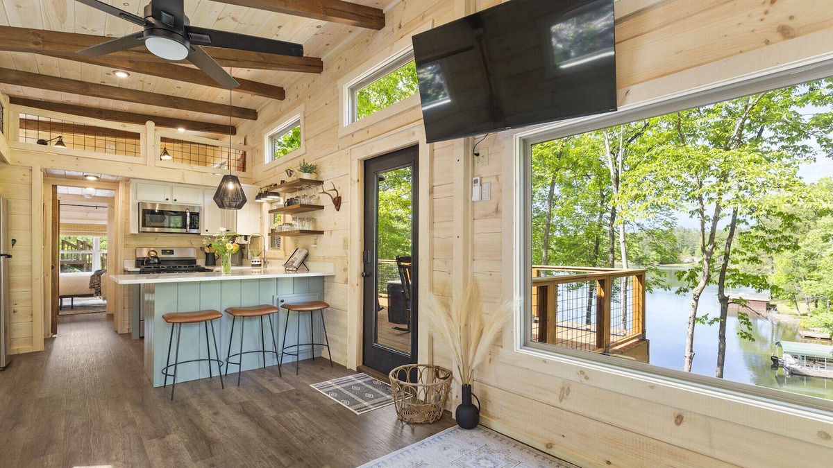 Oconee County Cabin | A Lakefront Tiny Cabin: Kayaks,SUP,Near Jocassee