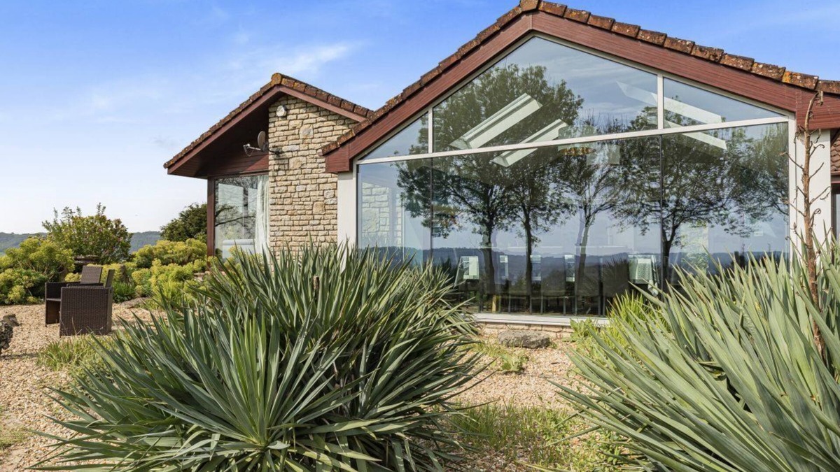 Compton Martin Cottage | A large group retreat that sleeps 16 guests in 4 bedrooms