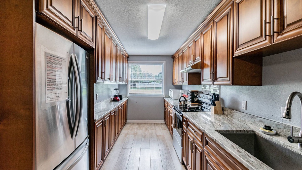 Brandon House | A Large Tropical 7 Bedroom Estate by RedAwning