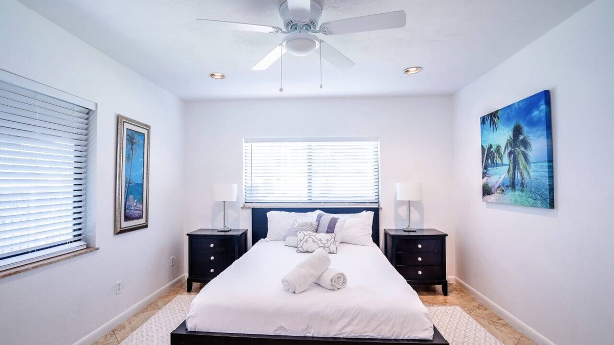 Hendricks and Venice Isles House | A lg 1bed Off Las Olas on the water free kayaks