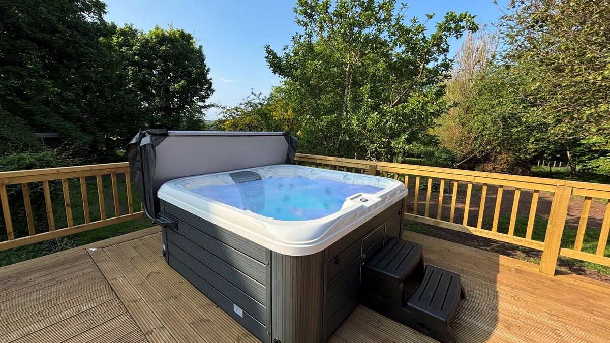 Dunbar Cottage | A-listed South Lodge, Dunbar with hot tub