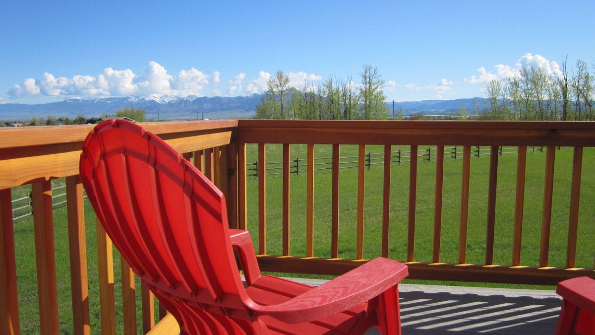 Hyalite Meadows Apartment | A little bit o' country, yet close to town, with spectacular mountain views!