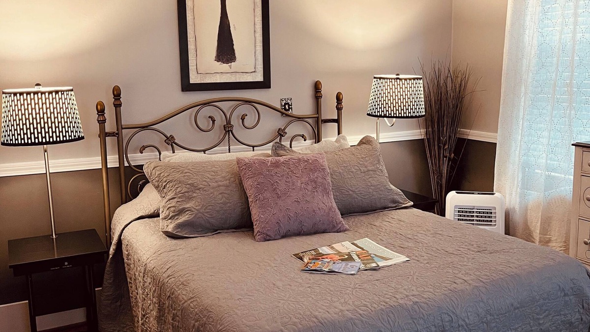 Kennebunk Apartment | A little bit of Paris in Kennebunk with Hot Tub!