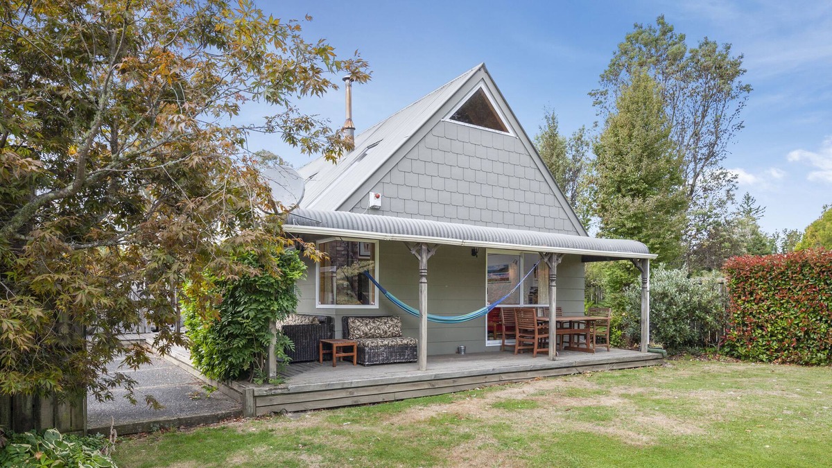 Turangi Cottage | A LITTLE MOORE OF TONGARIRO - TURANGI HOLIDAY HOME in Turangi