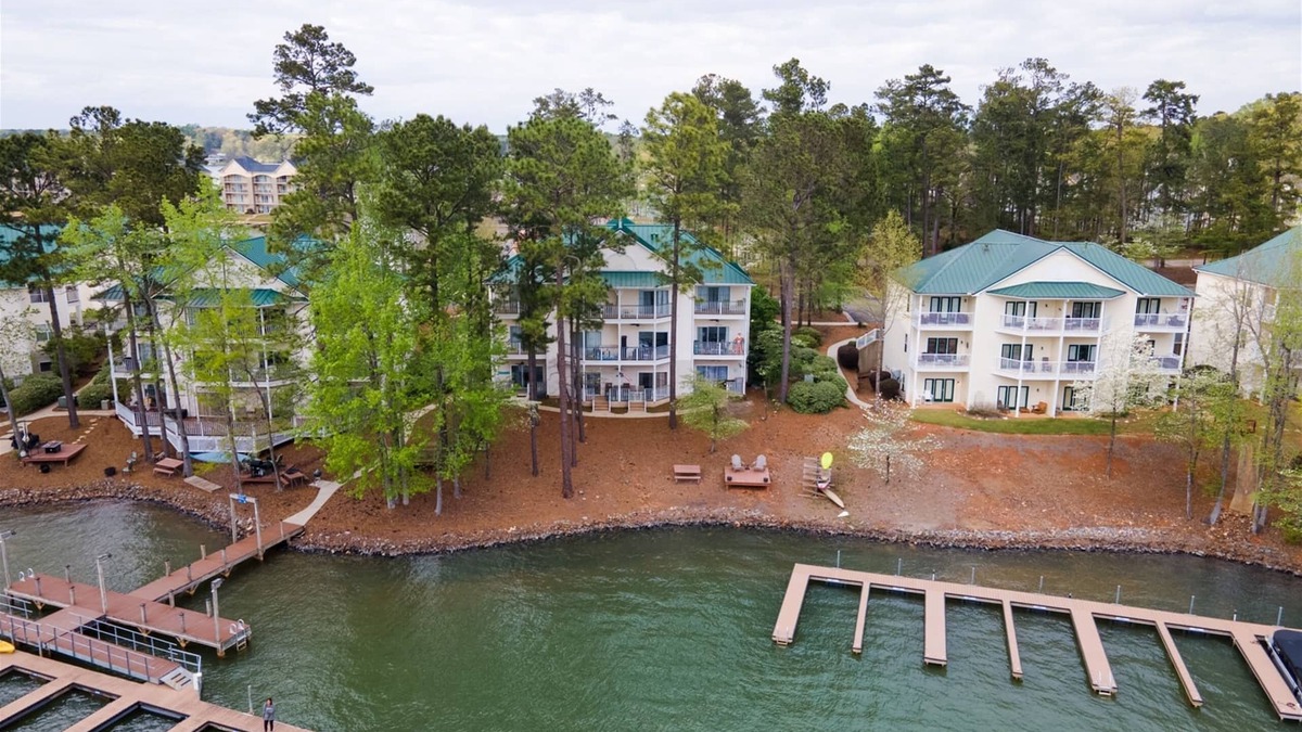 Dadeville Condo | A Little Peace of Lake Martin | 1 Bed, 1 Bath