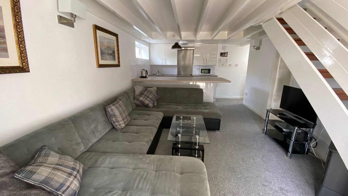 Newmilns Cottage | A little piece of heaven set in hill top location