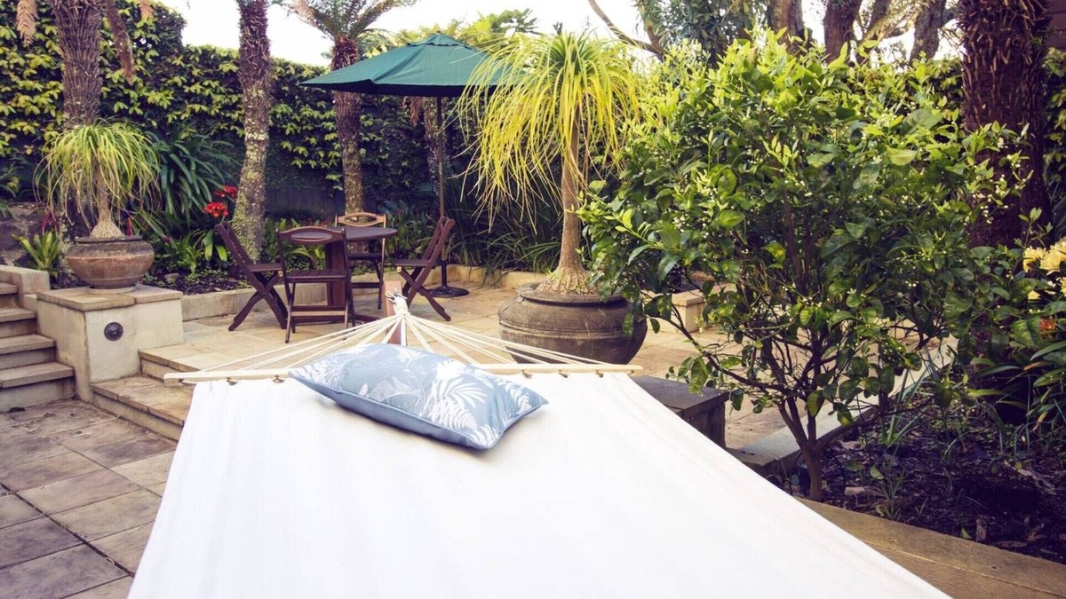 Parnell Apartment | A Little Piece of Paradise ~ private suite in secluded garden setting, WIFI etc.