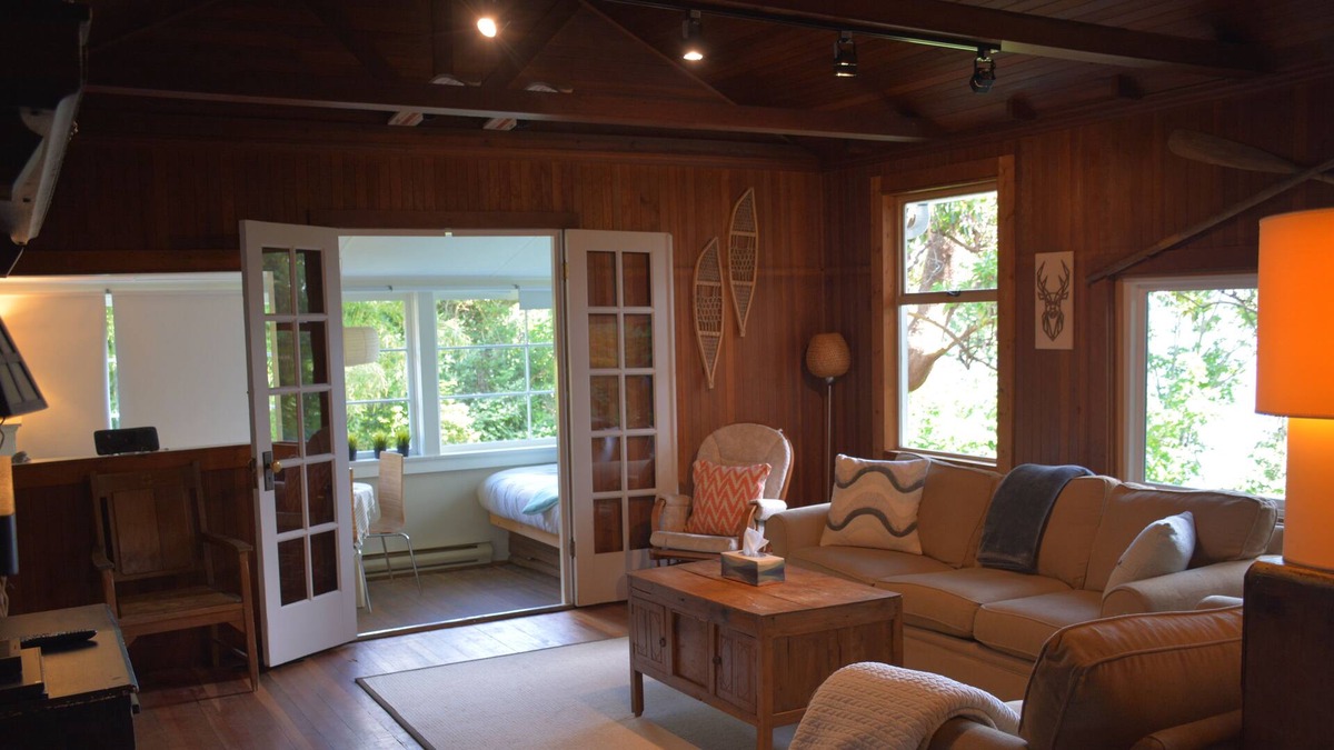 Gibsons Cabin | A Little Piece Of Paradise-Waterfront Cabin
