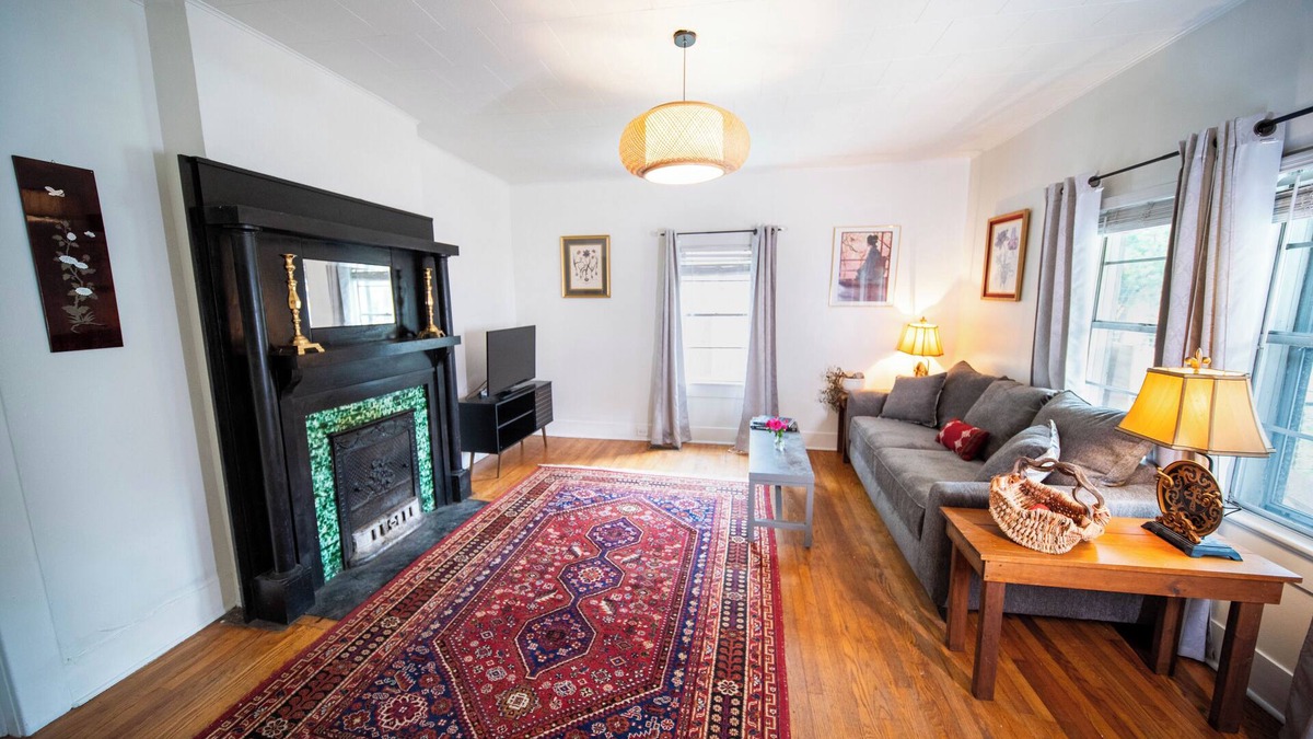 East End - Valley Street Apartment | A Little Slice of Awesome! Walk Downtown!