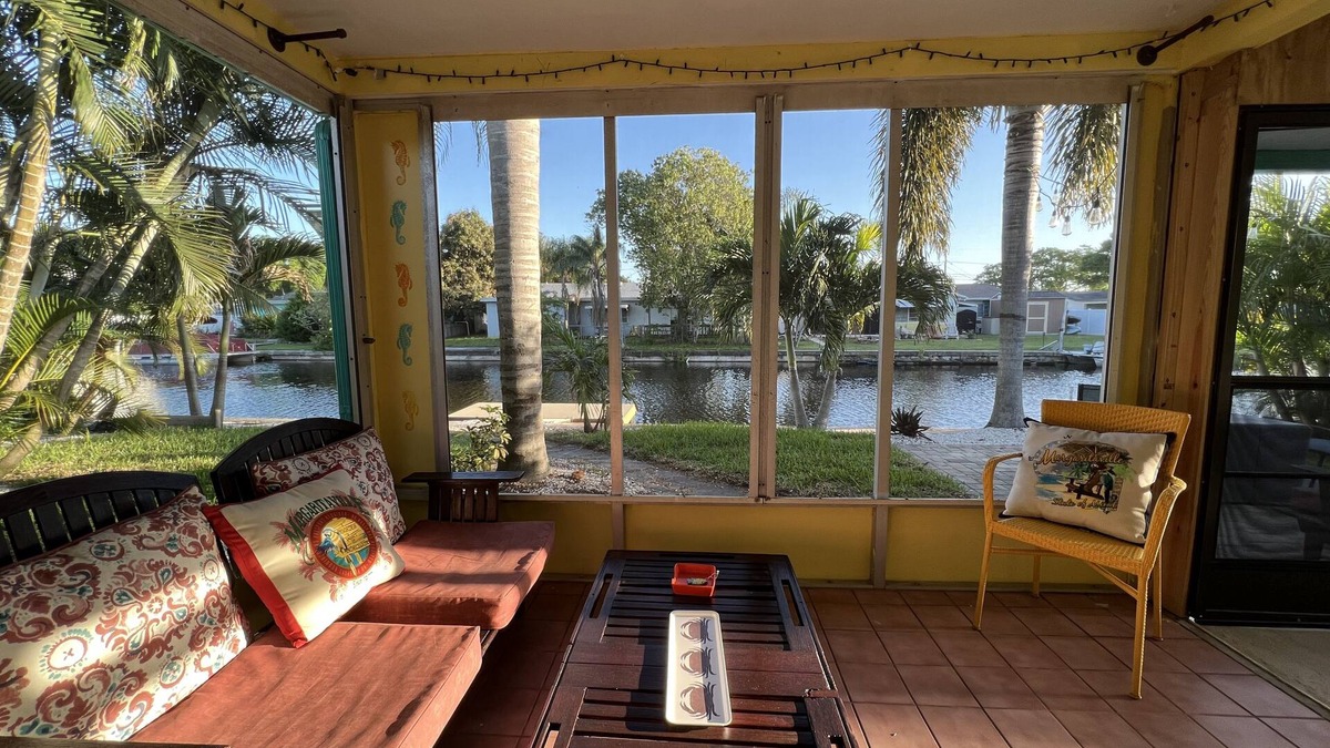 Lake Shore Estates House | A Little Slice of Key West on Lake Tarpon - Kayak and fish from the back yard