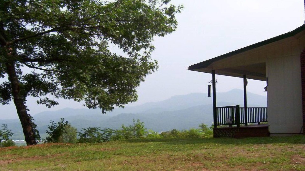 Franklin Cabin | A Little Slice of Smokey Mtn. Heaven - with WIFI