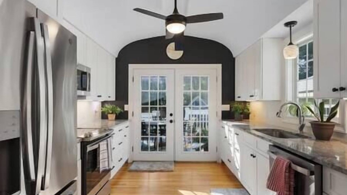 Southington House | A+ location*Classy Clean Fully Remodeled*Sleeps 6*