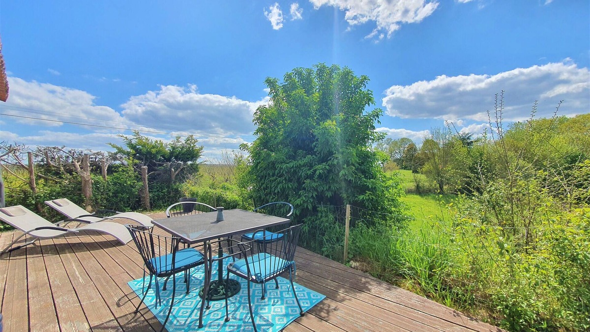 Razac-d'Eymet Cottage | A lovely 2 bed cottage with open plan living , 2 terraces and shared pool