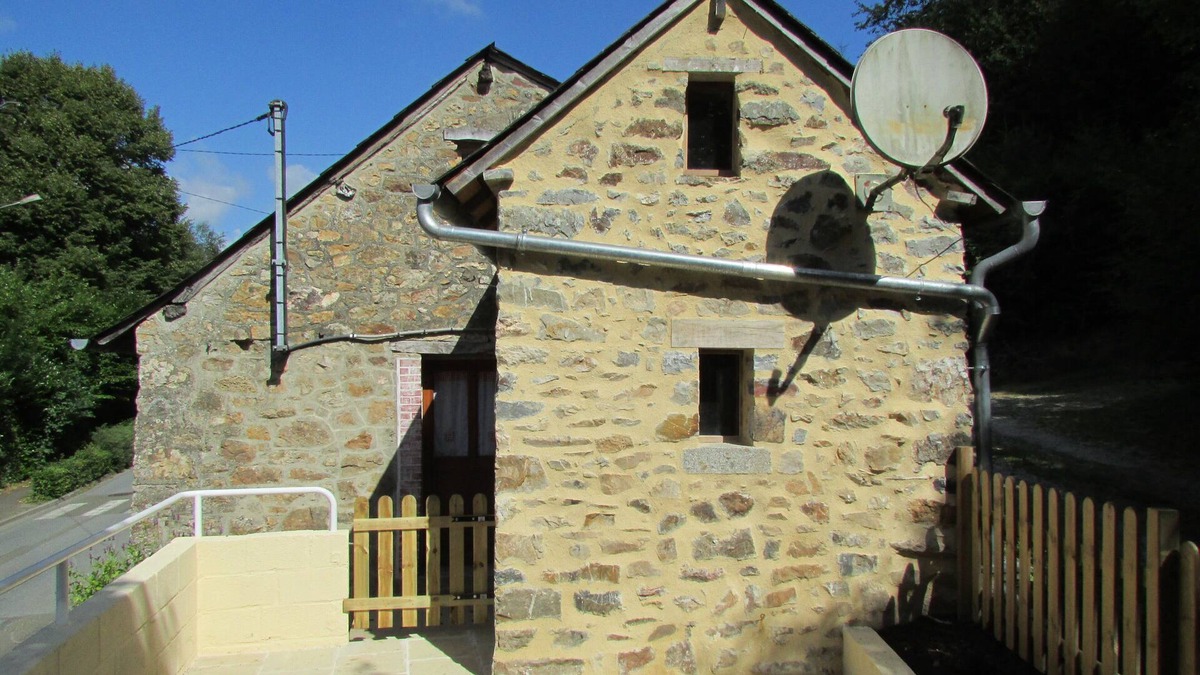 Chailland Cottage | A Lovely 220+ years old cottage in the ‘Petit Cite de Charactere’ of Chailland.