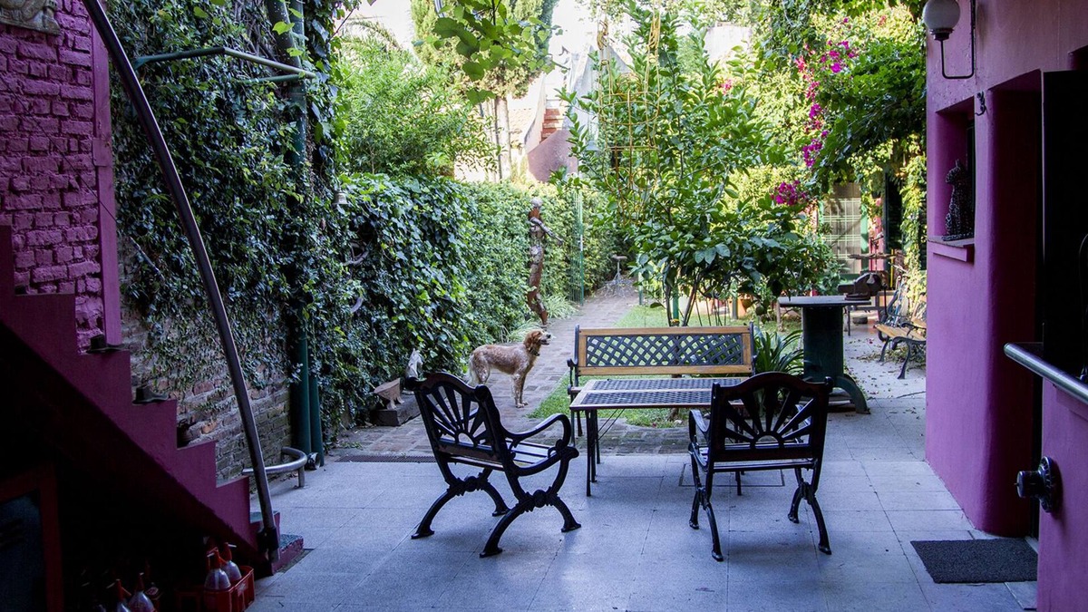 Florida House | a lovely apartment in sculptor´s house overviewing a railway