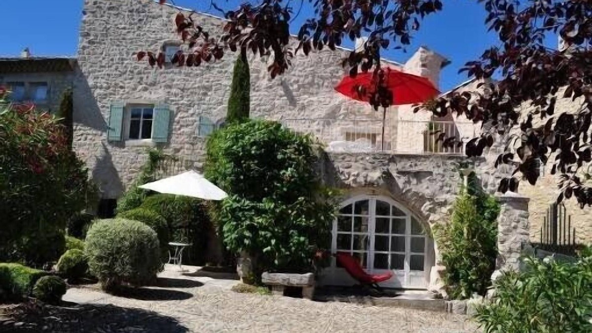 La Garde-Adhemar Cottage | A lovely lodging